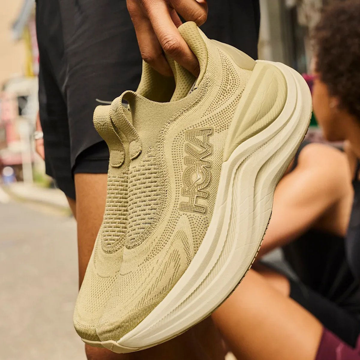 HOKA - SKYWARD LACELESS 【1168876-GDW】