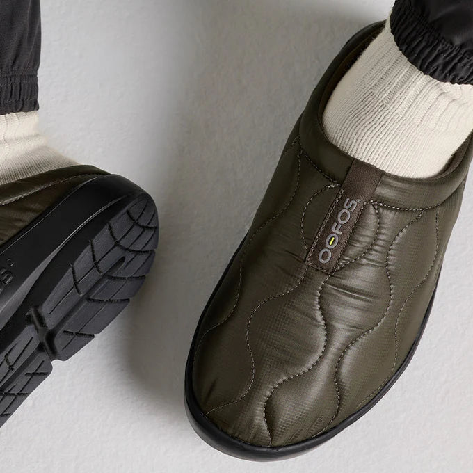 2000700149242 OOFOS Men's OOcOOzie Thermo Mule -Black/AlpineMoss