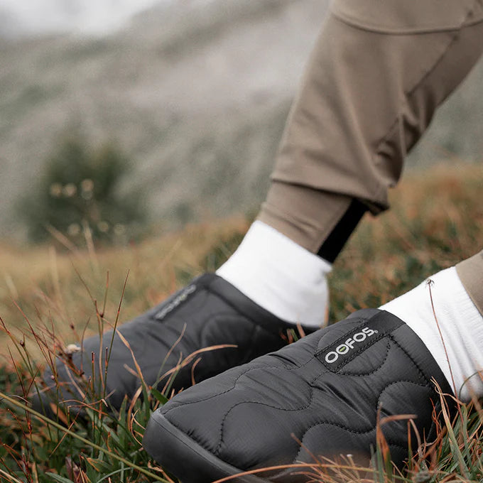 2000700052232 OOFOS Men's OOcOOzie Thermo Mule -Black/Black