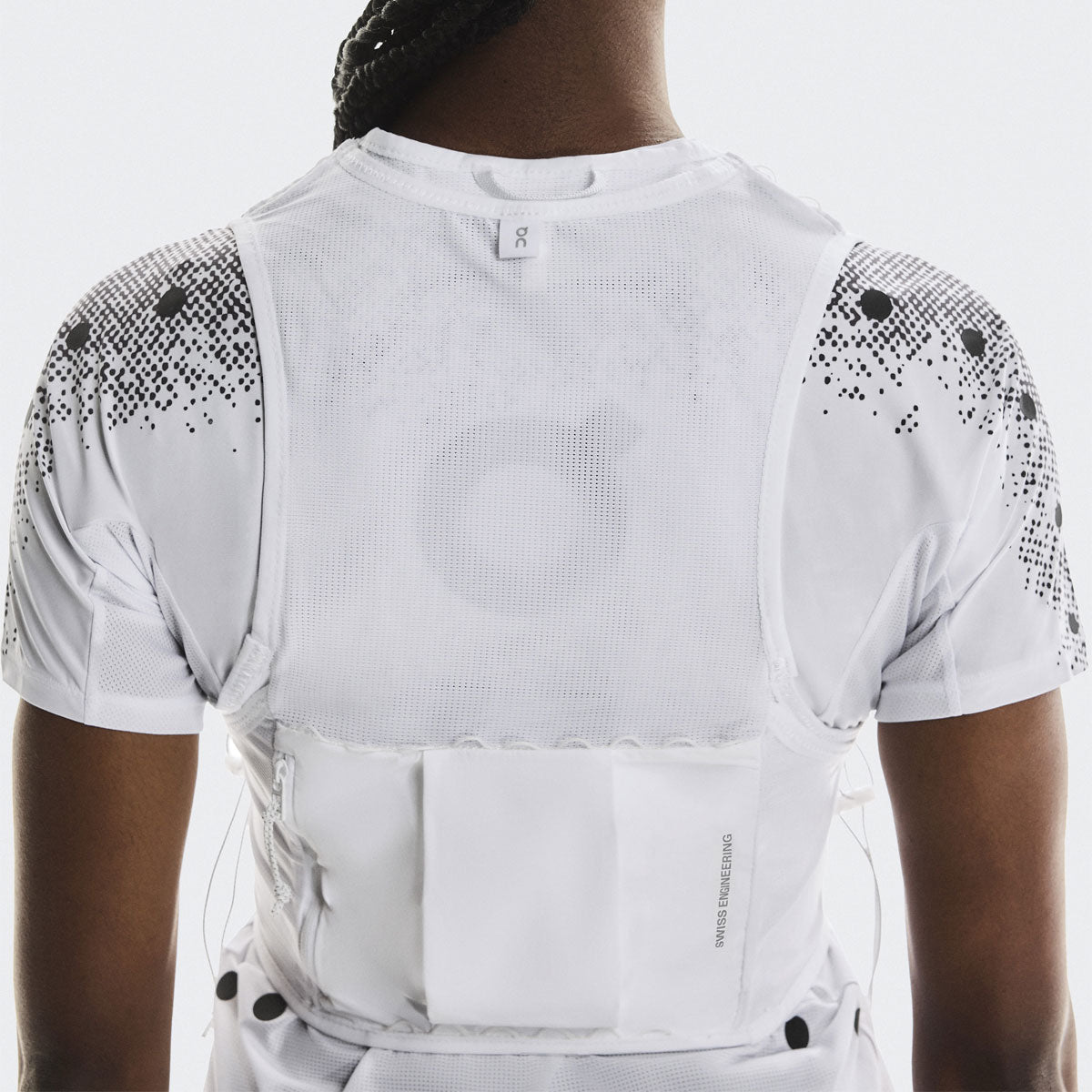 On - Ultra Vest Pro U White 【2UF30130069】