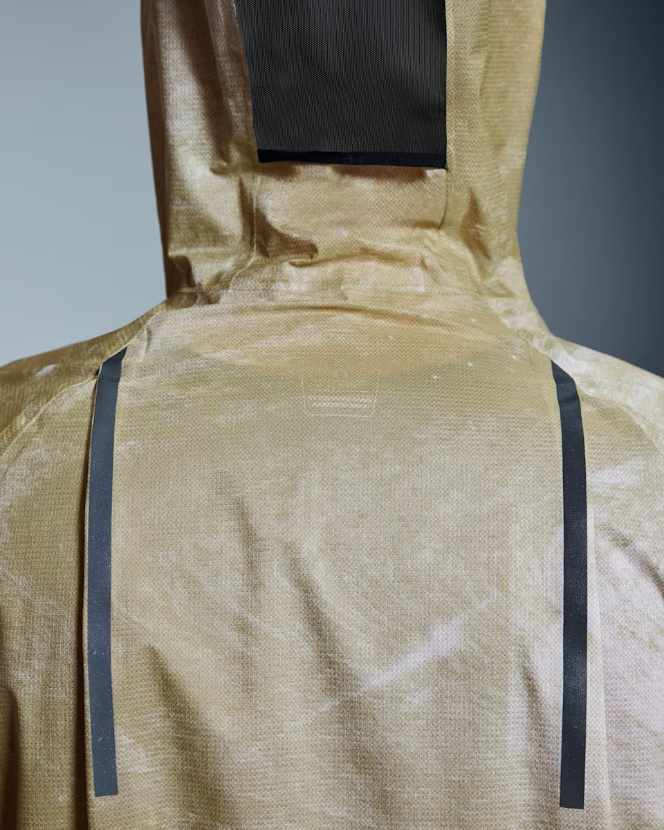 On - Ultra Jacket M White | Caper【1ME11552992】