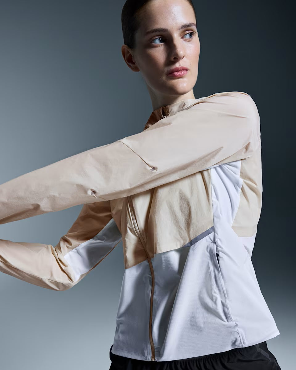 On - Core Jacket W Sand | White【1WE10412979】