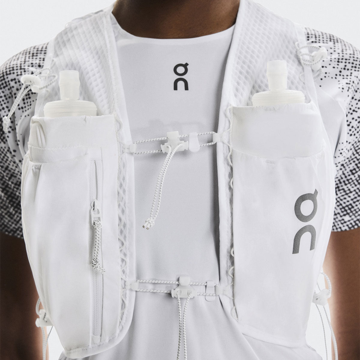 On - Ultra Vest Pro U White 【2UF30130069】