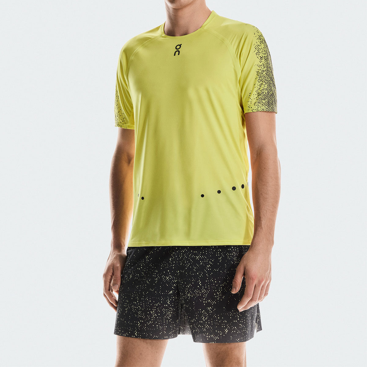 On - Ultra Shorts M Iron | Lime 【1MF30142957】