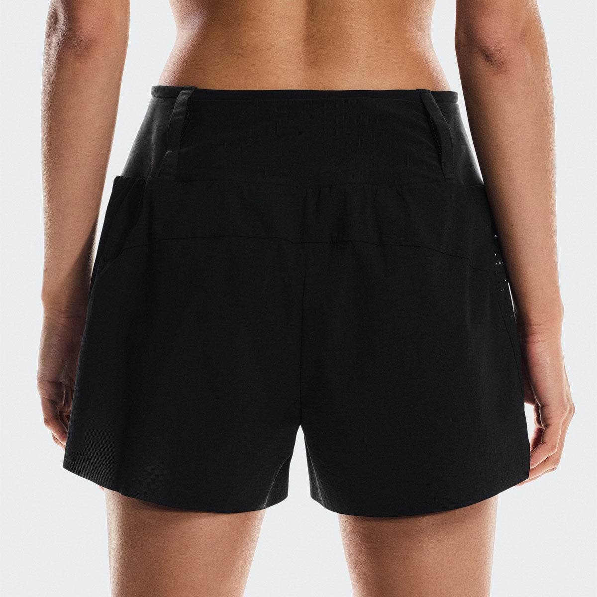 On - Ultra Shorts W Black 【1WF30150553】
