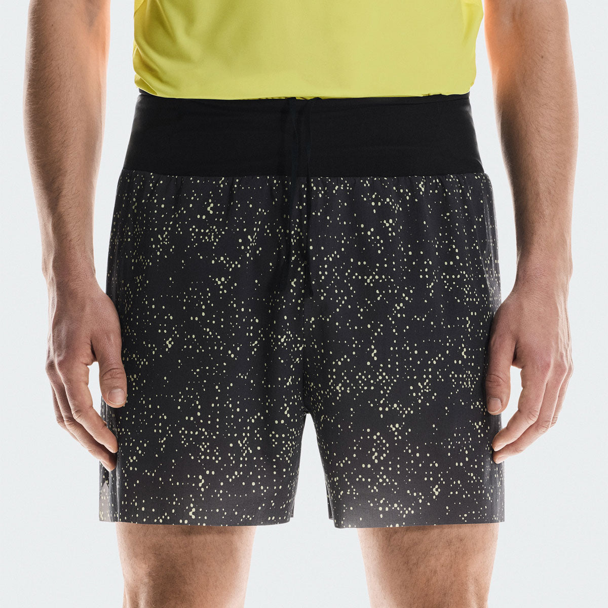On - Ultra Shorts M Iron | Lime 【1MF30142957】
