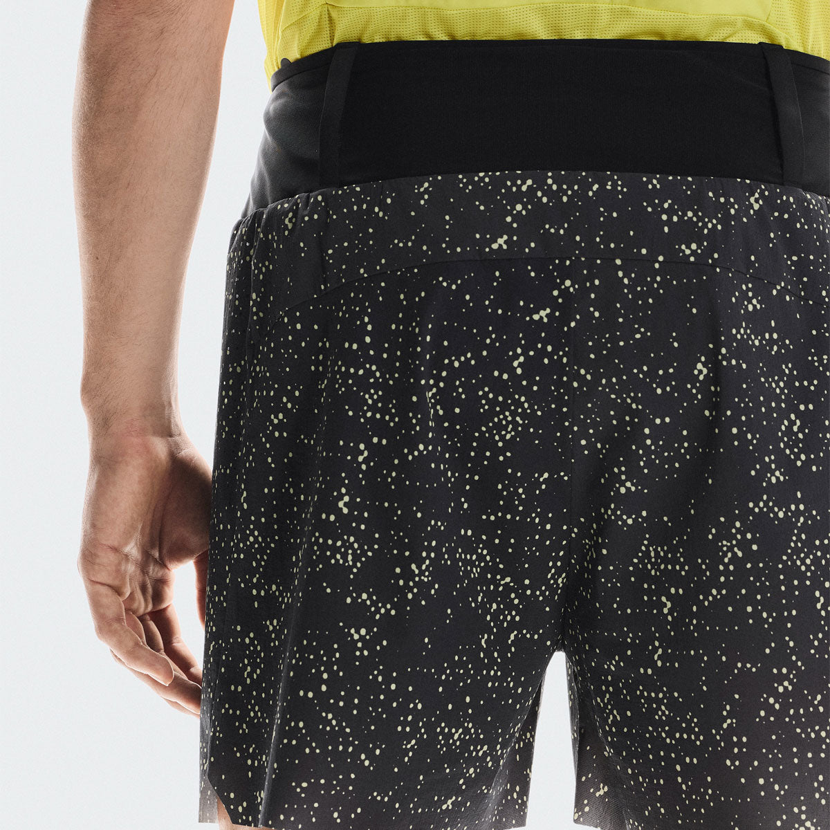 On - Ultra Shorts M Iron | Lime 【1MF30142957】