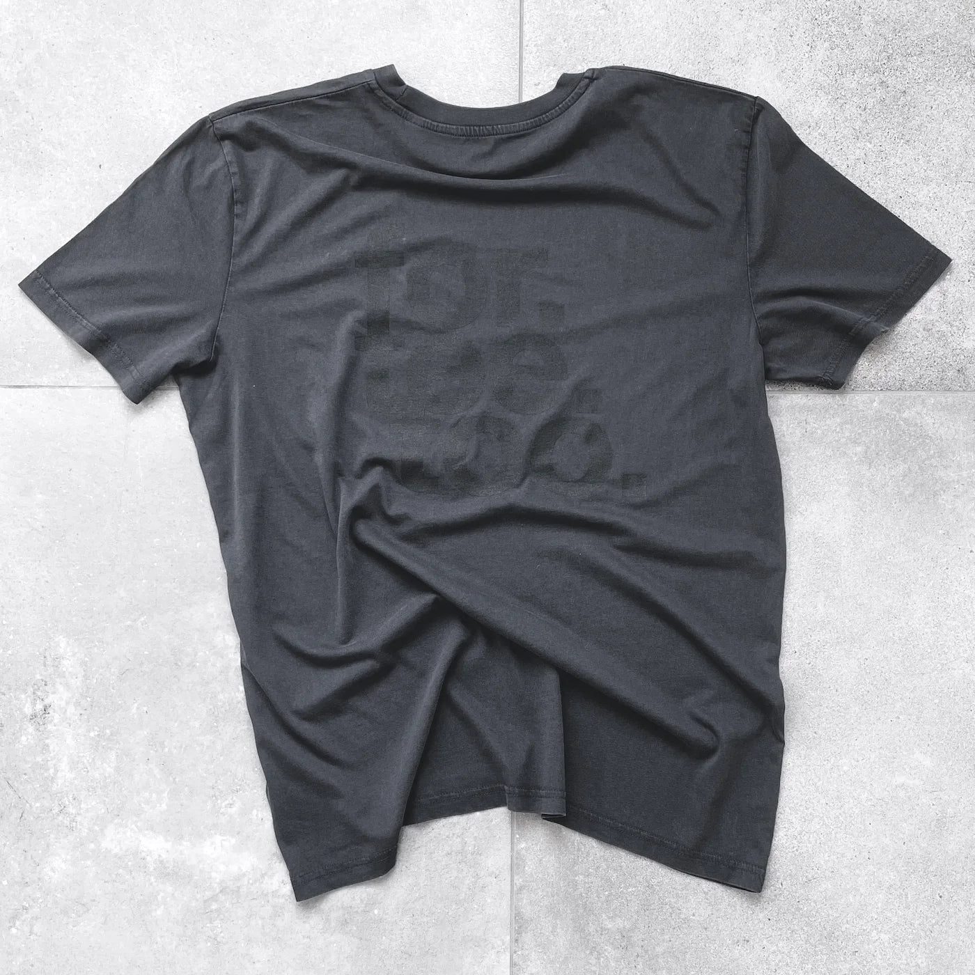 4T2 tee gone running vintage black