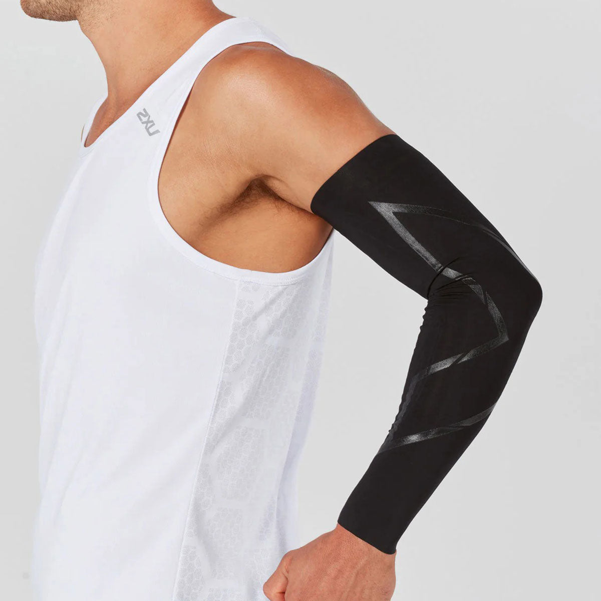 2XU - MCSエリートコンプアームガード BLK/NRO 【UA3513A】