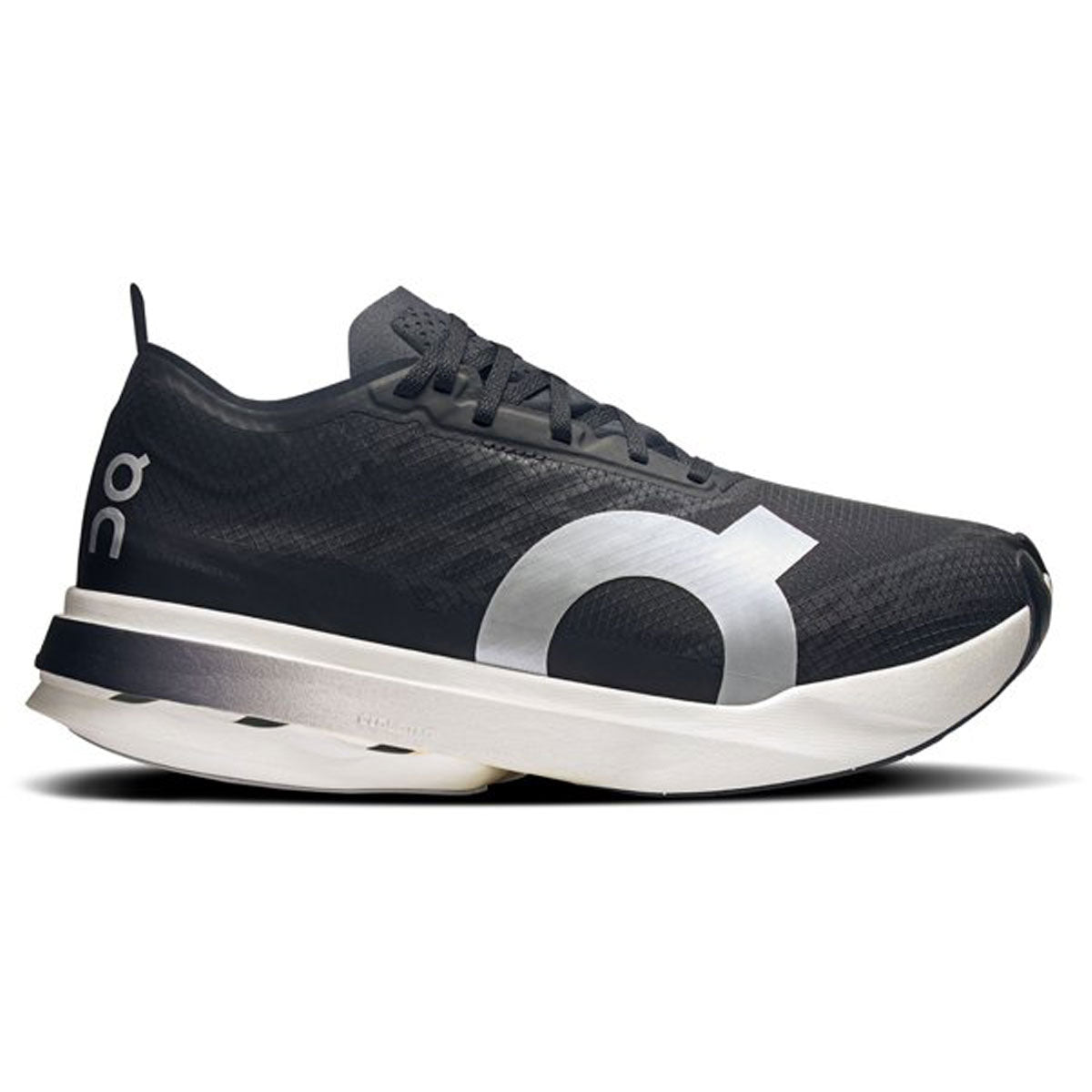 On - Cloudboom Strike W Black | White【3WE30470299】