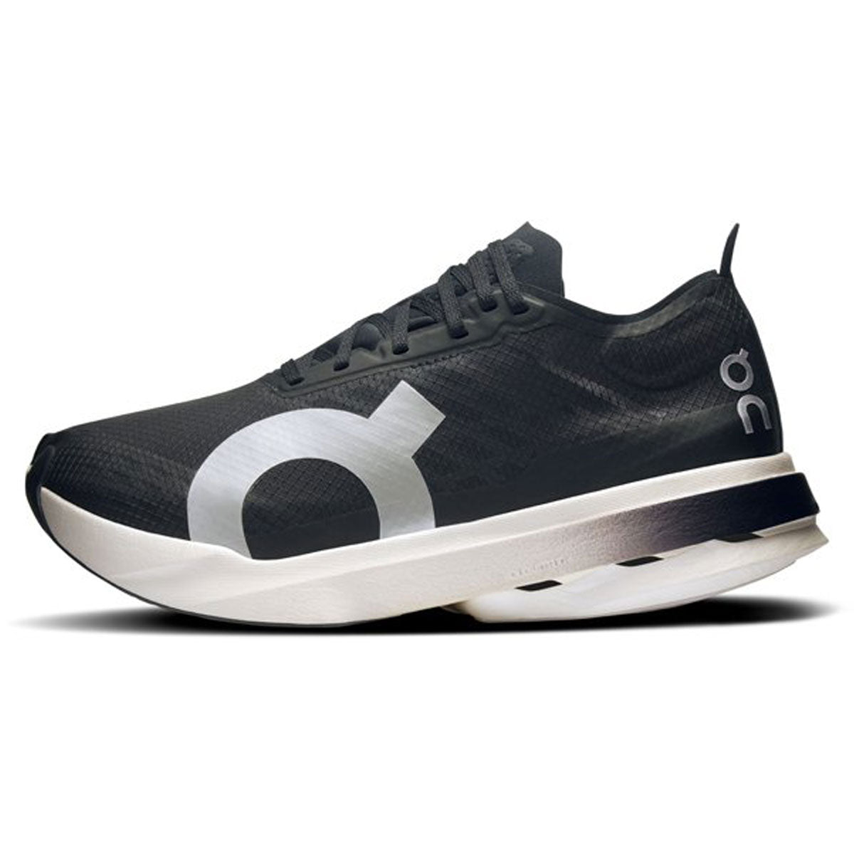 On - Cloudboom Strike W Black | White【3WE30470299】