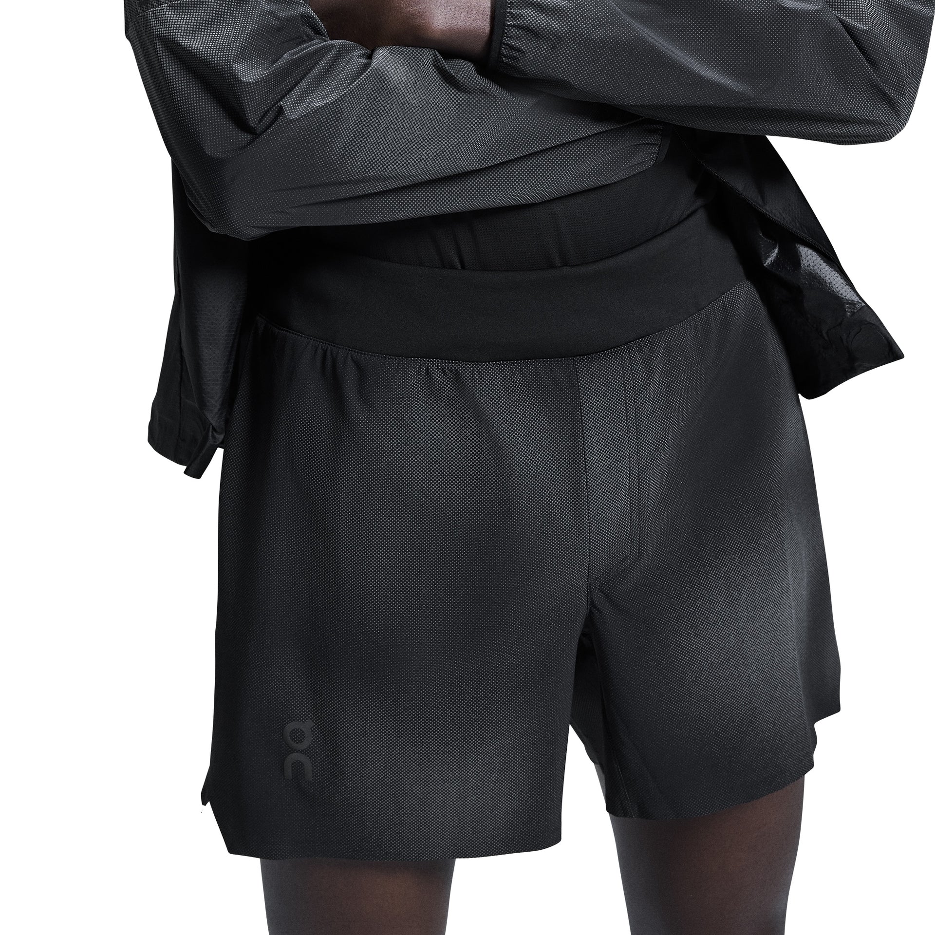 1ME30230553 On Lightweight Shorts Lumos M Black – downbeat RUNNING