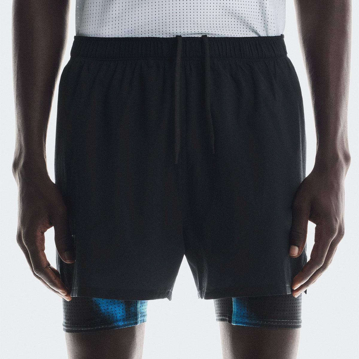 On - Pace Shorts M Black | Horizon 【1MF10813398】