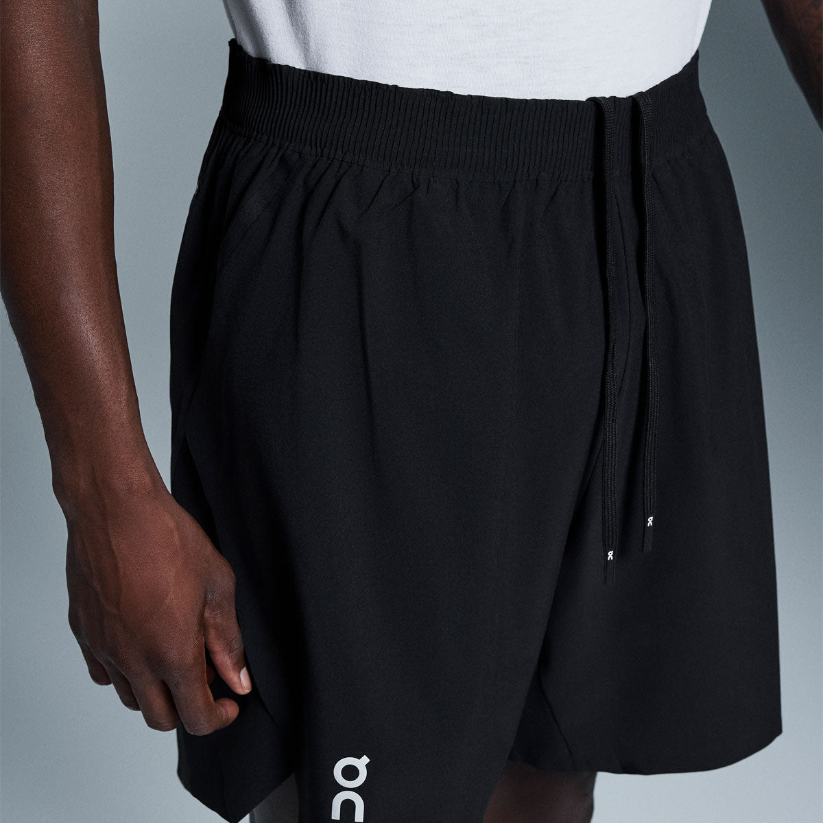On - 7 Core Shorts M Black【1MF10740553】