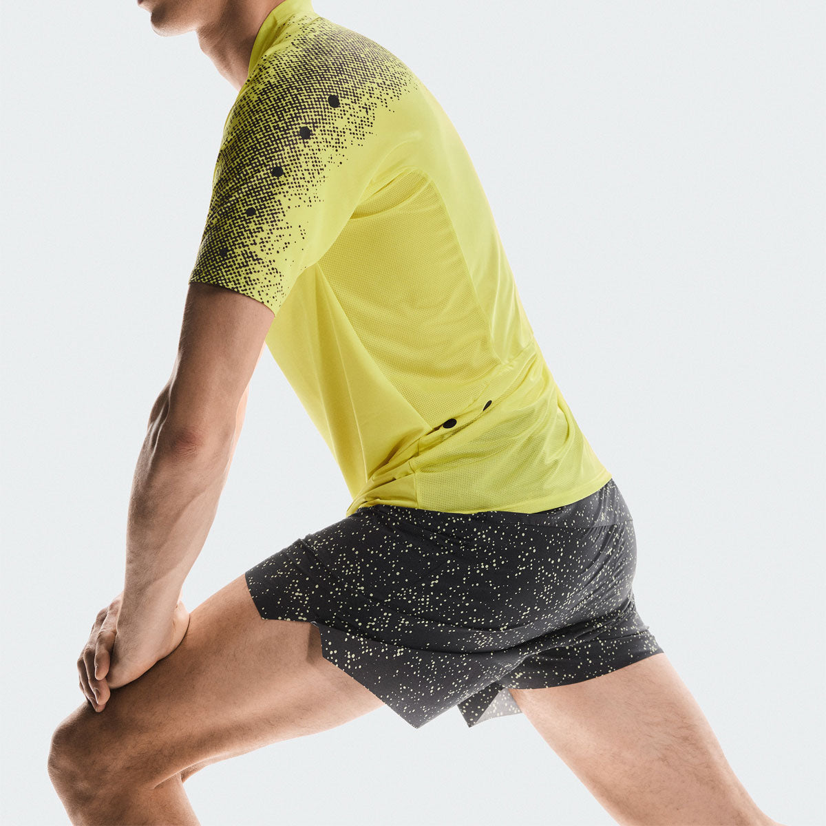 On - Ultra Shorts M Iron | Lime 【1MF30142957】