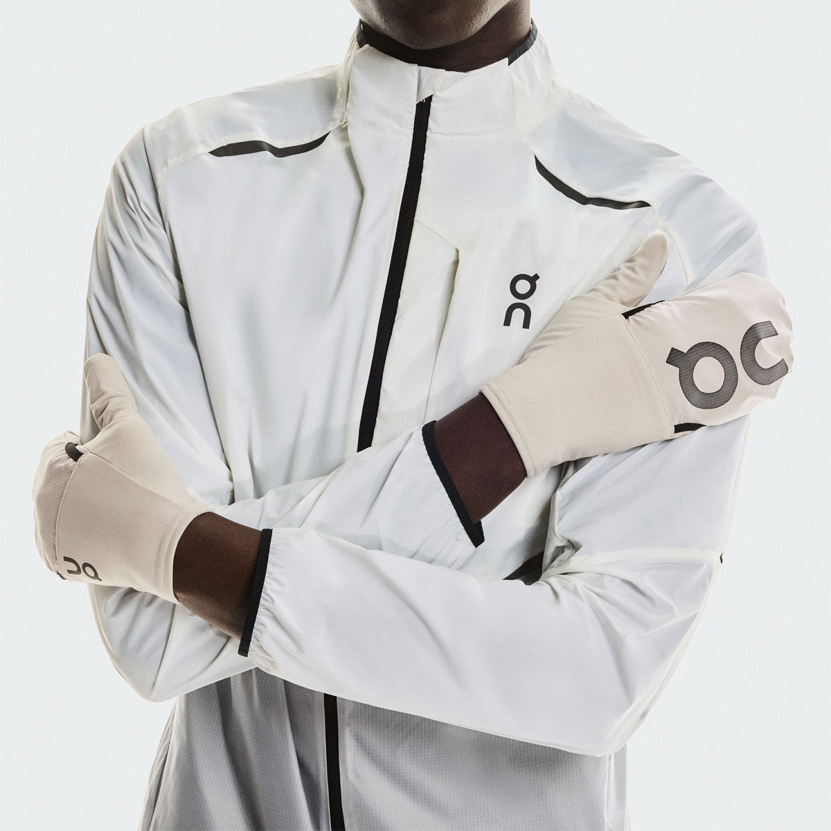 On - Core Glove U Truffle 【2UE30513888】