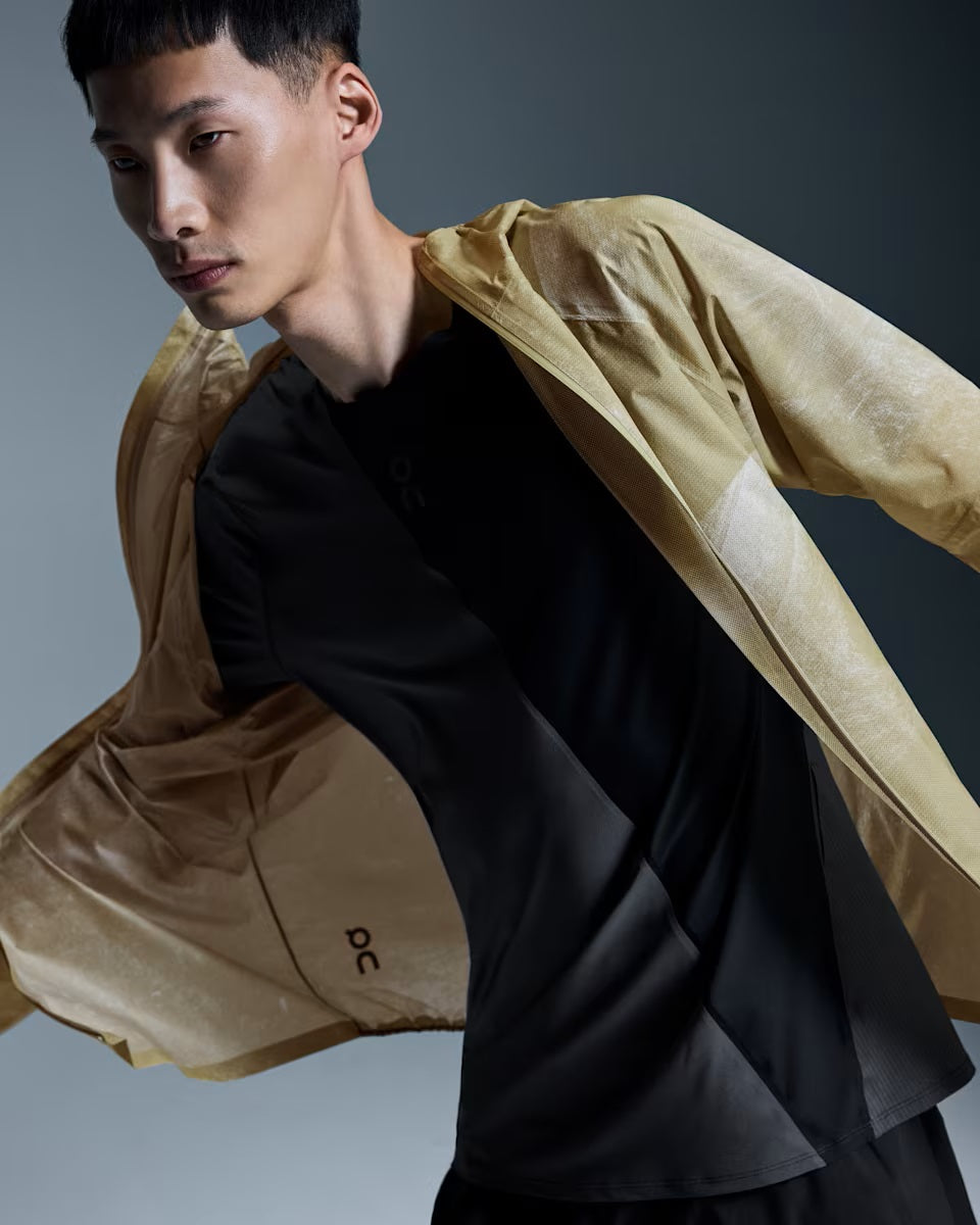 On - Ultra Jacket M White | Caper【1ME11552992】