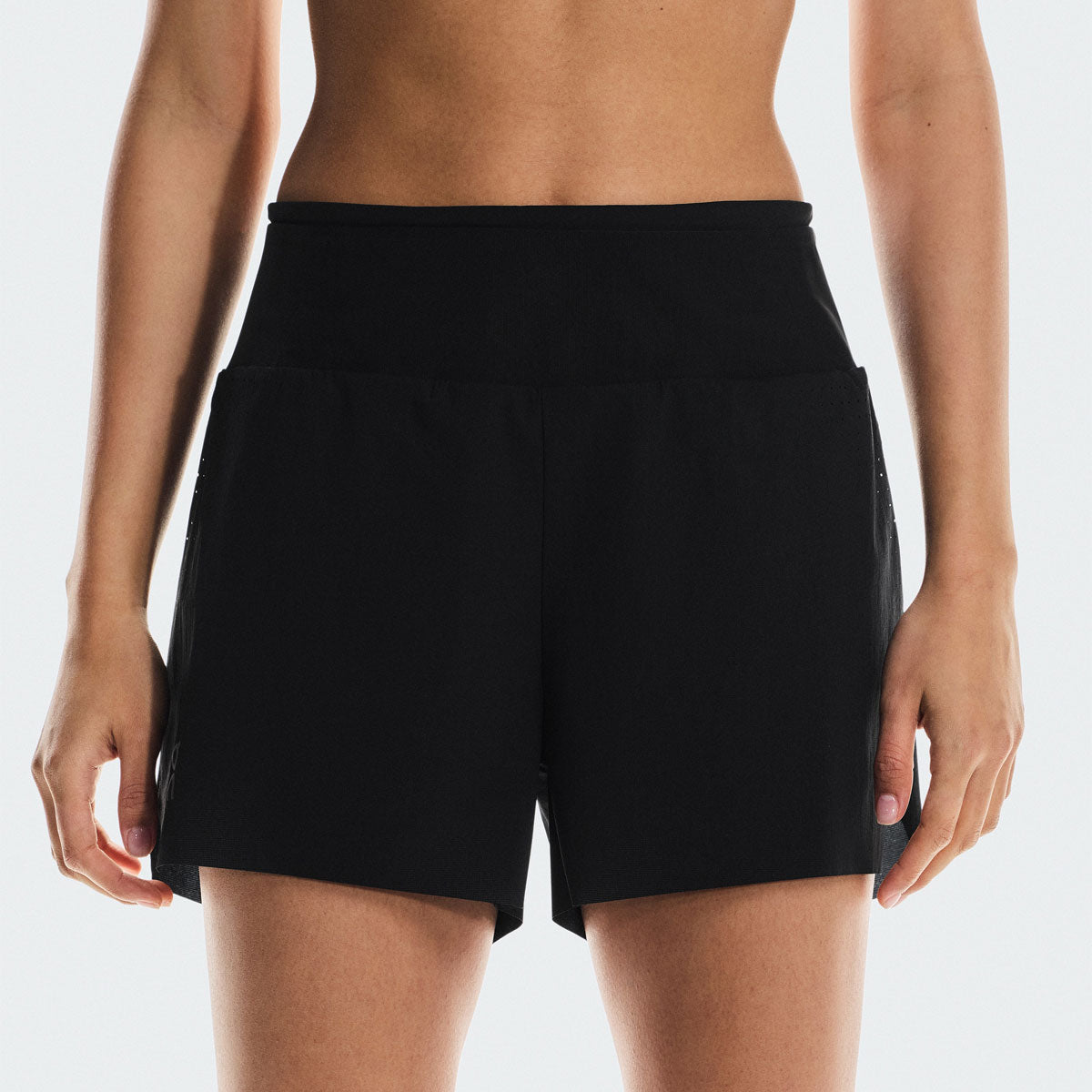 On - Ultra Shorts W Black 【1WF30150553】