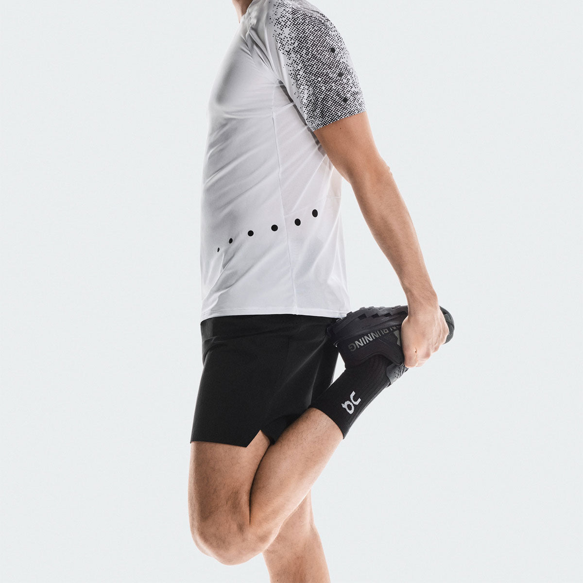 On - Ultra Shorts M Black 【1MF30140553】
