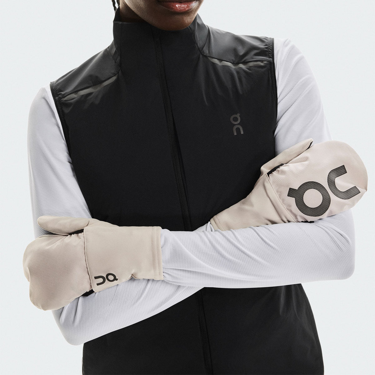 On - Core Glove U Truffle 【2UE30513888】