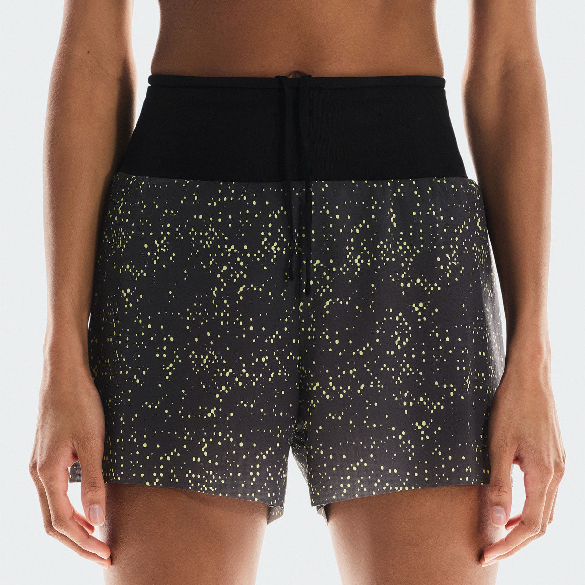 On - Ultra Shorts W Iron | Lime 【1WF30152957】
