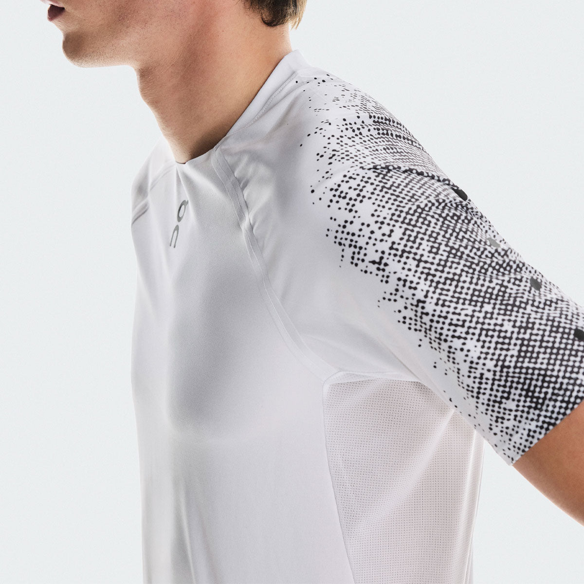 On - Ultra-T M White | Iron 【1MF30130923】