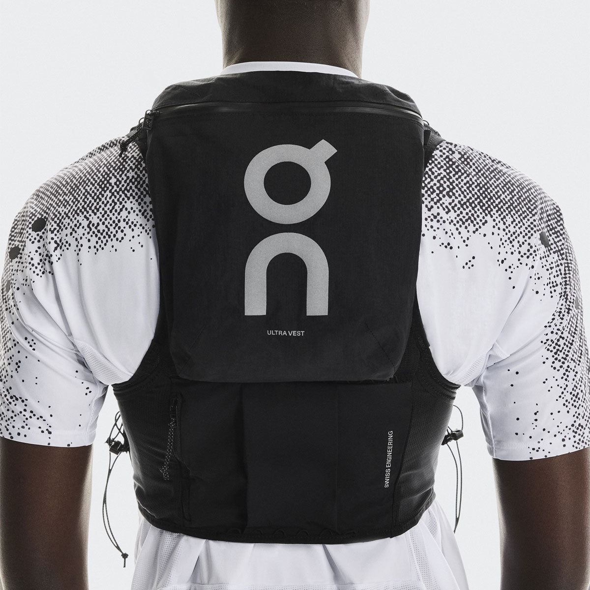 On - Ultra Vest Pro U Black 【2UF30130553】