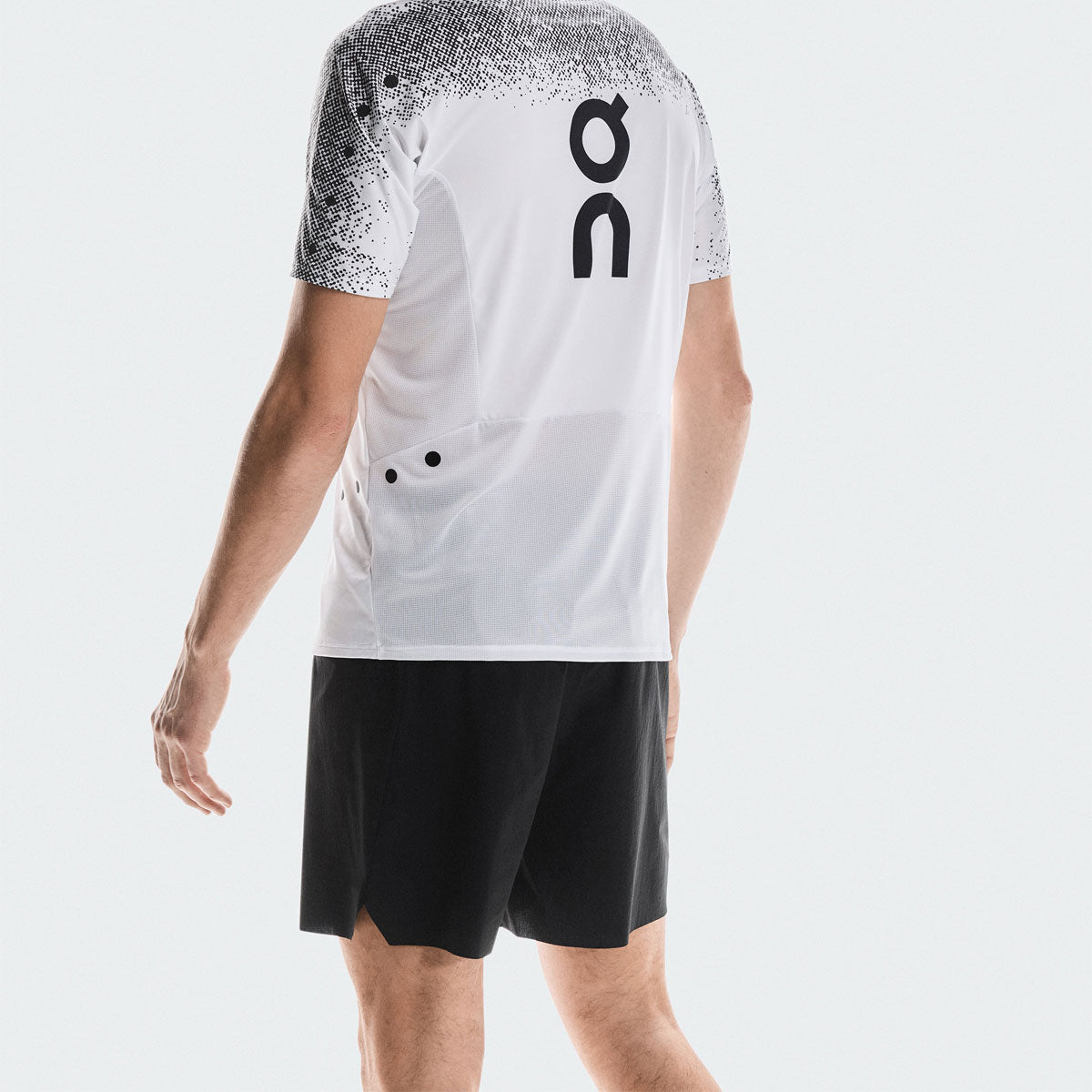 On - Ultra Shorts M Black 【1MF30140553】
