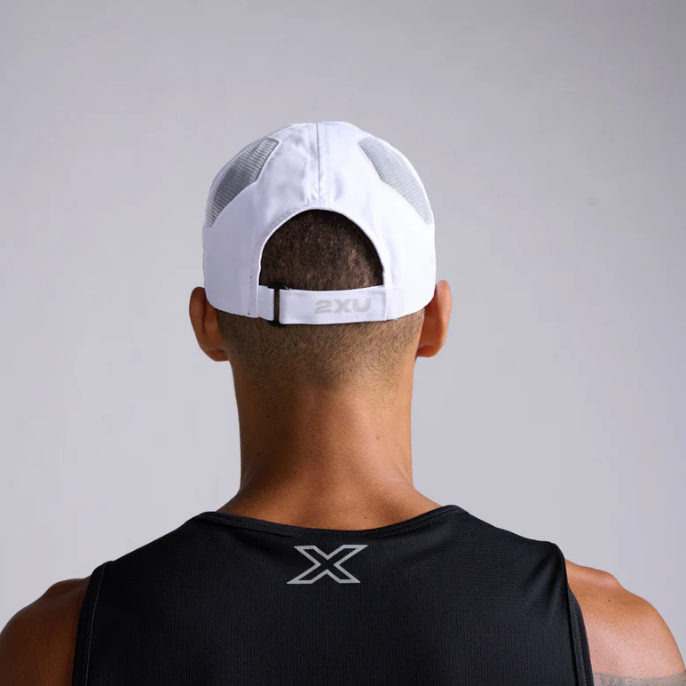 UQ5685F 2XU RUN CAP WHT/WHT