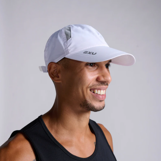 UQ5685F 2XU RUN CAP WHT/WHT