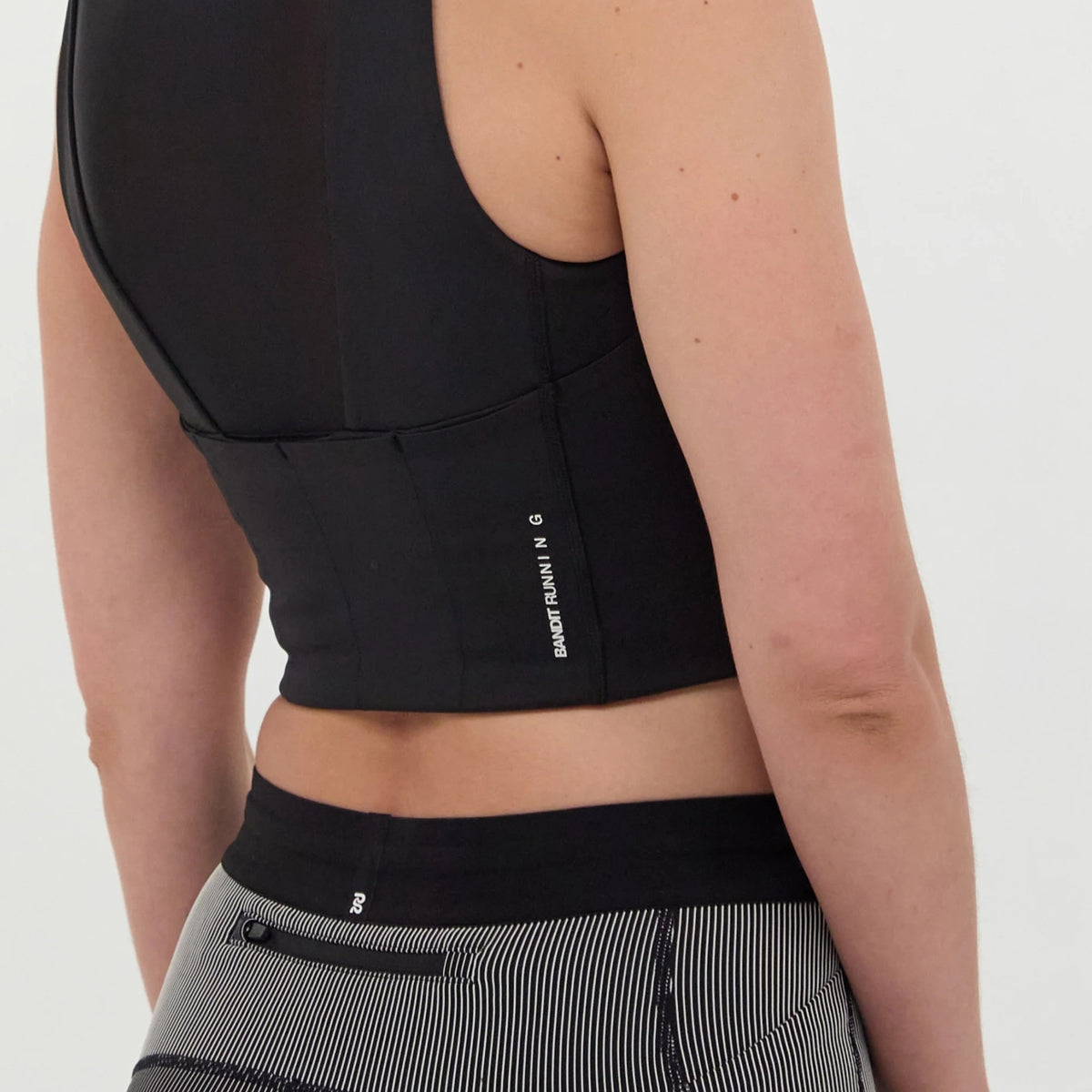 Bandit Running ‐ Stamina Vela Race Crop BLACK【WTCCP001SM25BB】