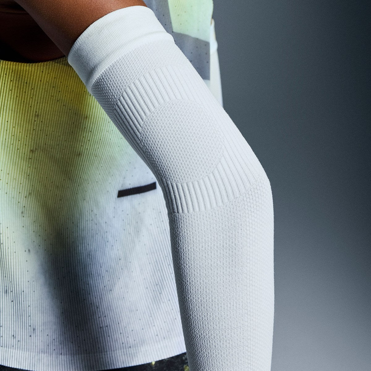 On - Performance Arm Sleeves U White | White 【2UF10541200】