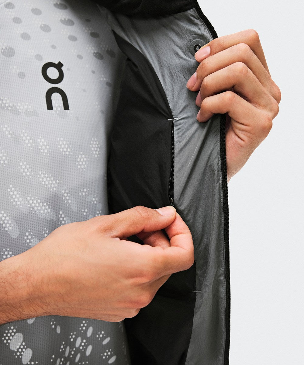 On ‐ Performance Volt Vest M Glacier 【1MG30670561】
