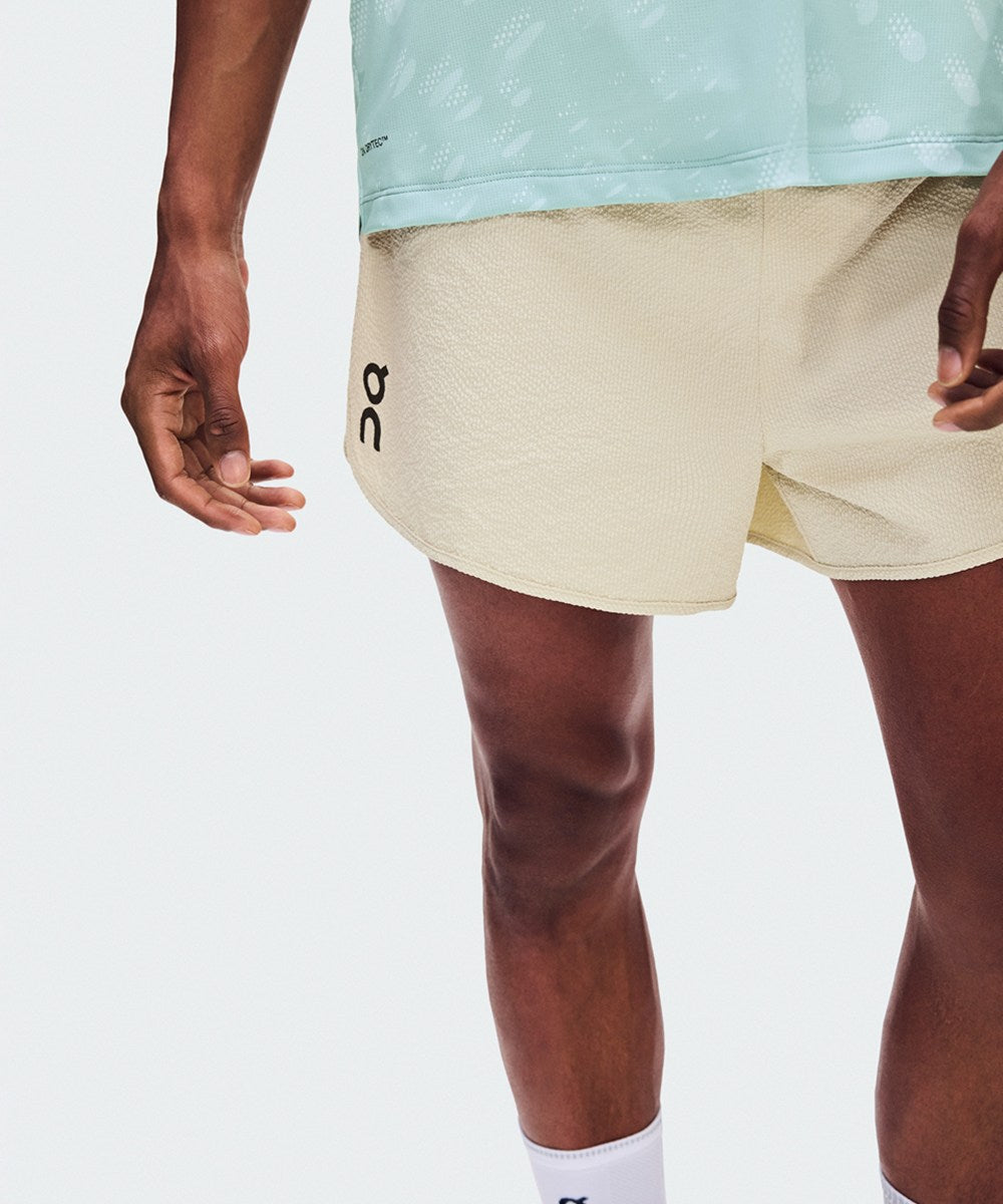 On - MENS Performance Volt Shorts Hare 【1MG30744993】